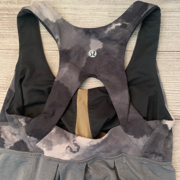 Lululemon Run Your Heart Out Gray Tank Top Pleated with Drawstring Hem - Picture 7 of 11